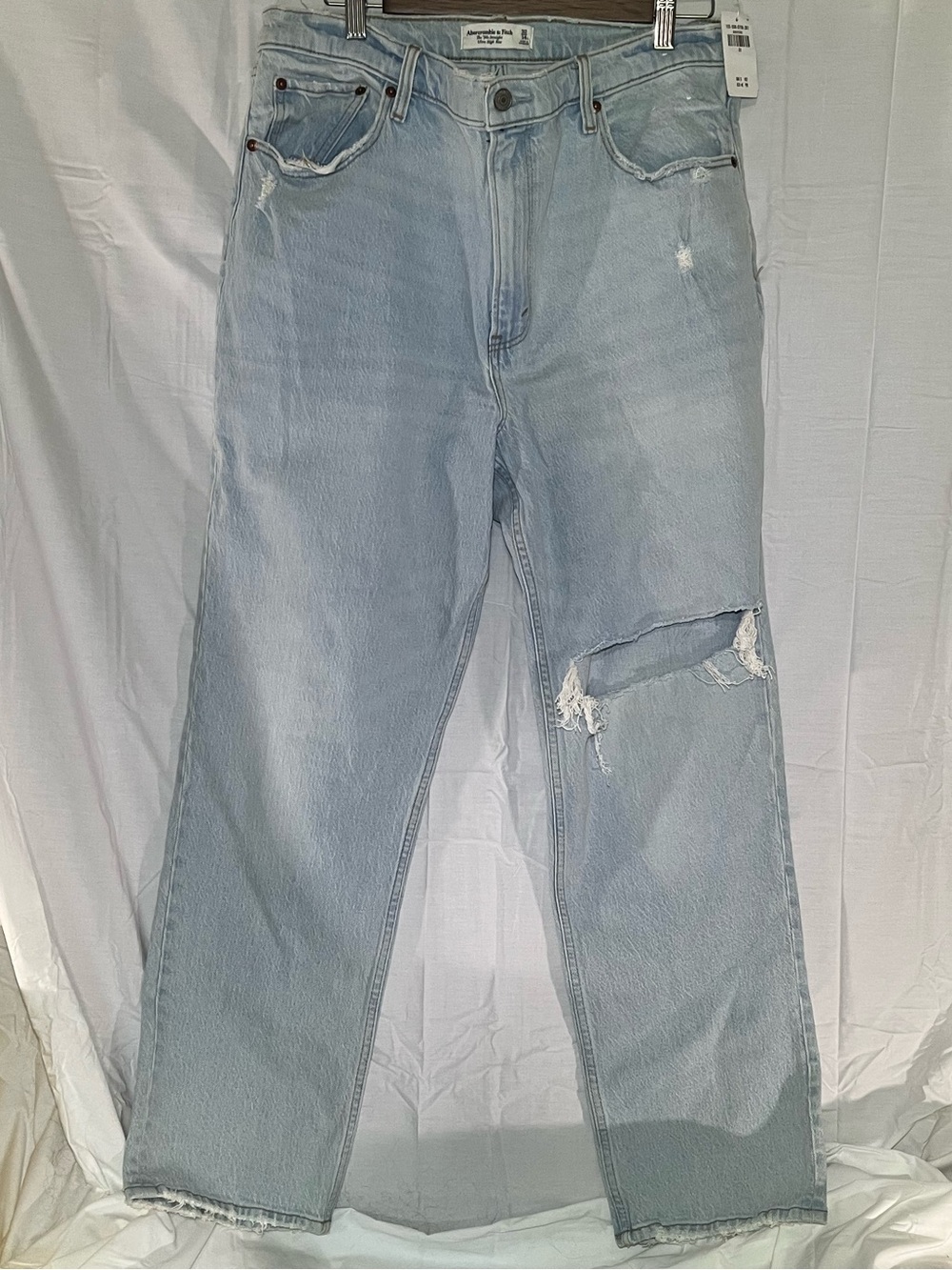 Abercrombie & Fitch 90’s Straight Leg Ultra High Rise jeans sz 32 / 14